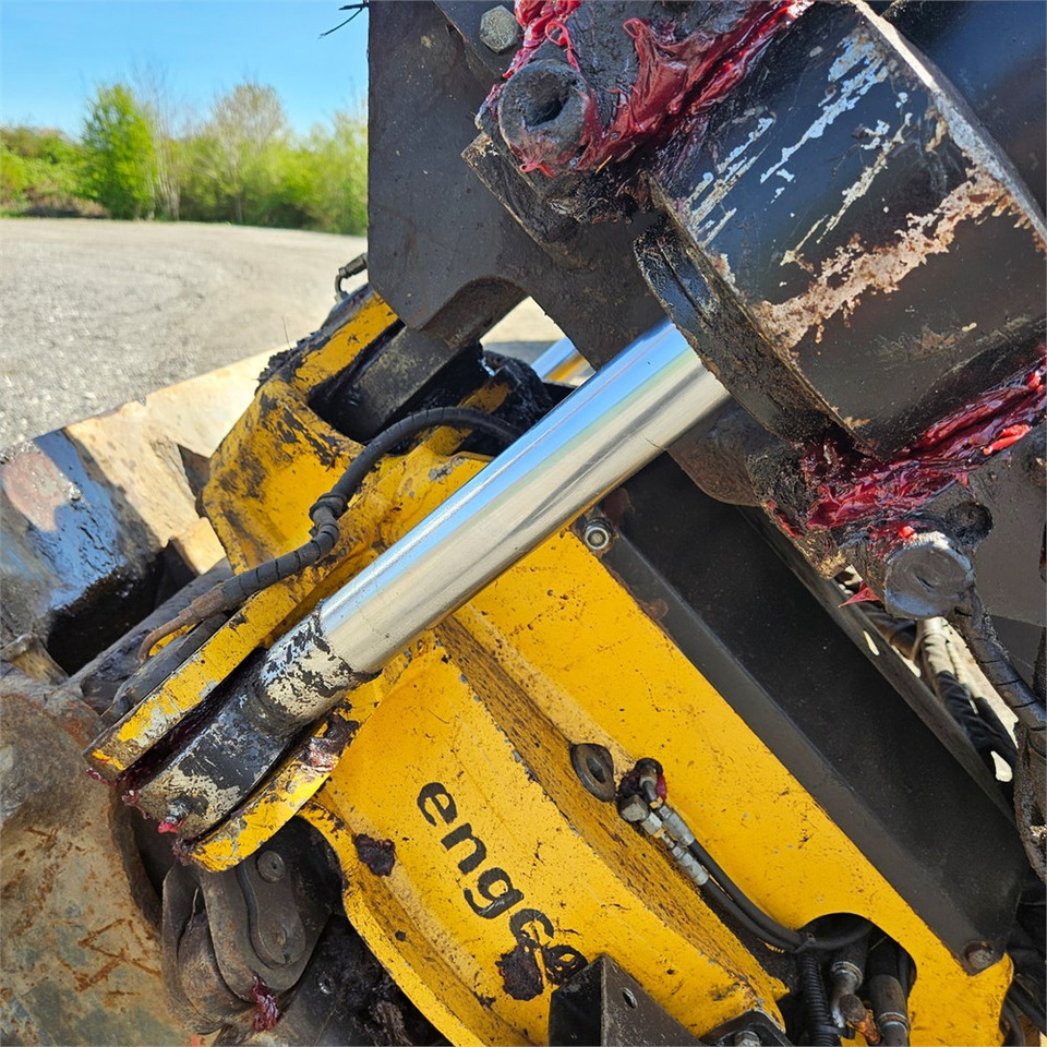Lánctalpas kotró Liebherr R926 LC: 28 kép.