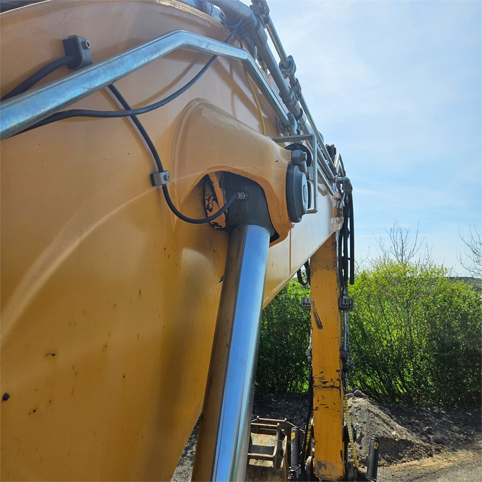 Lánctalpas kotró Liebherr R926 LC: 33 kép.