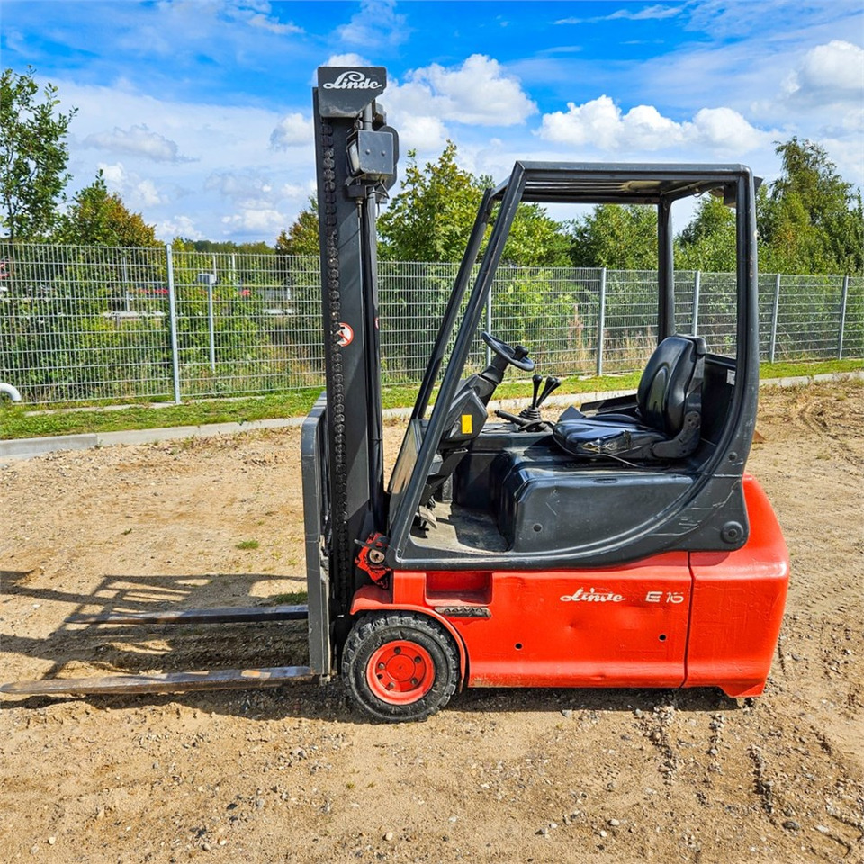 Linde E16 - Villás targonca: 2 kép. Linde E16 - Villás targonca: 2 kép.