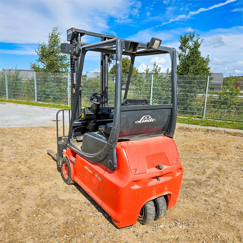 Linde E16 - Villás targonca: 3 kép. Linde E16 - Villás targonca: 3 kép.