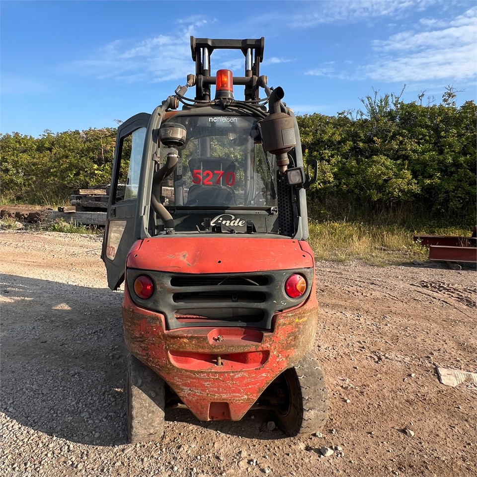 Linde H35D - Villás targonca: 4 kép. Linde H35D - Villás targonca: 4 kép.