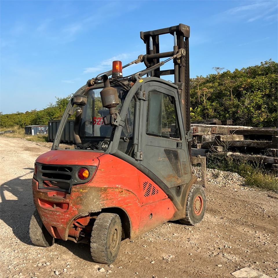 Linde H35D - Villás targonca: 5 kép. Linde H35D - Villás targonca: 5 kép.