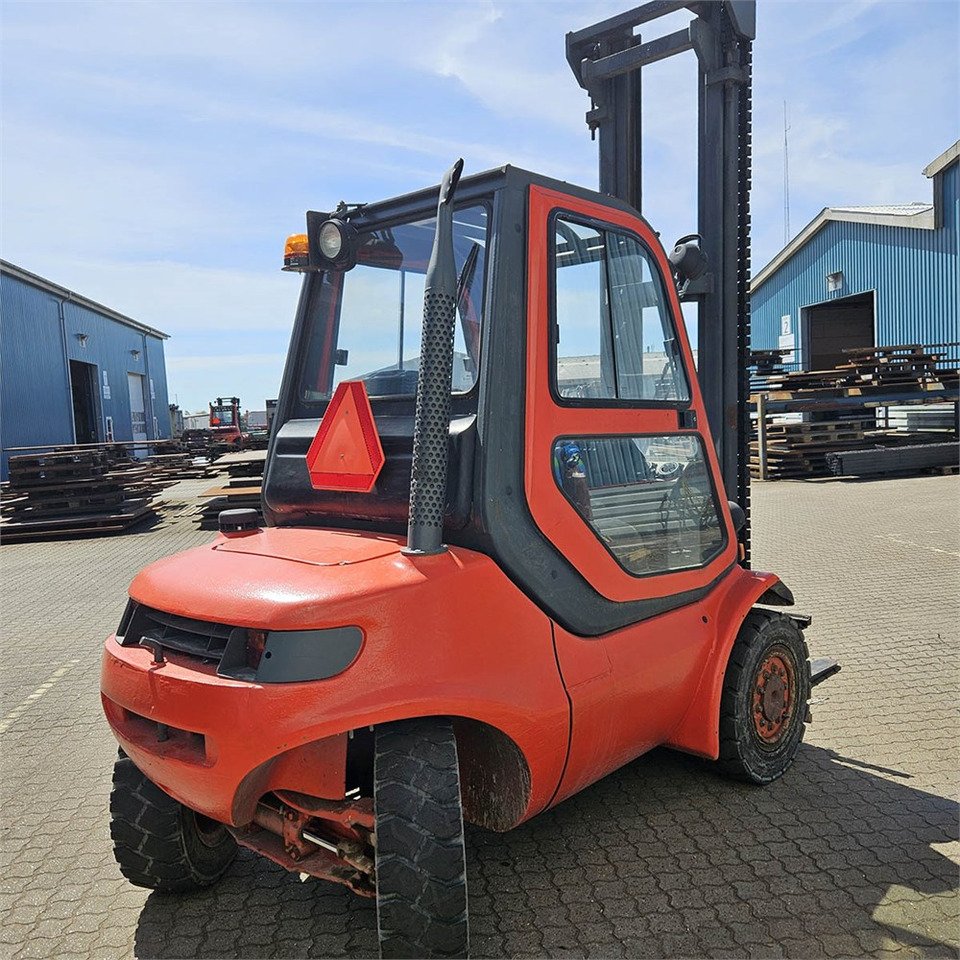 Linde H40D-04 - Villás targonca: 5 kép. Linde H40D-04 - Villás targonca: 5 kép.