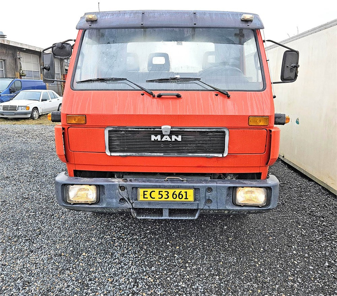 MAN 10 150 - Platós teherautó: 2 kép. MAN 10 150 - Platós teherautó: 2 kép.