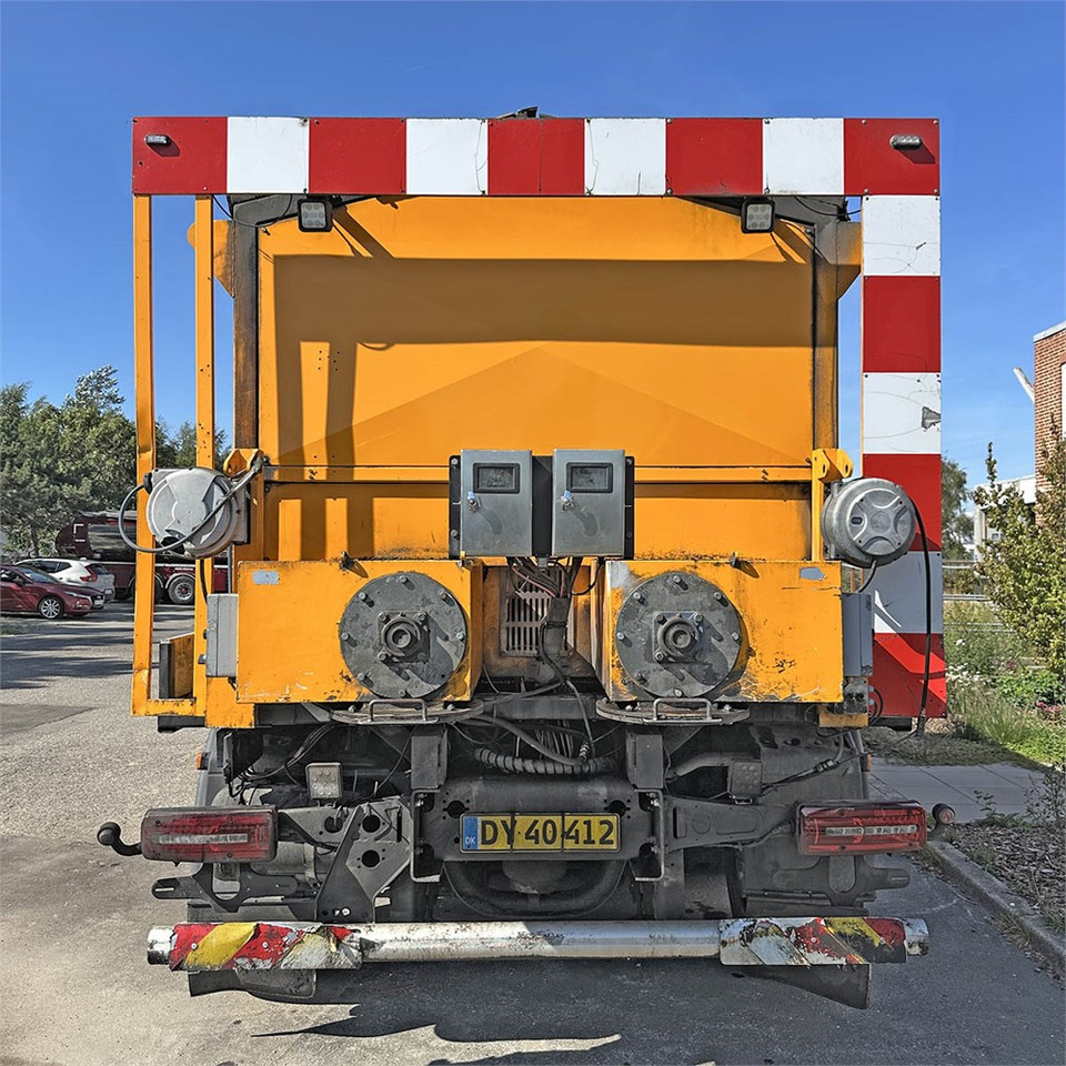 MAN TG 35. 8x2-6 BL - Platós teherautó, Bitumenszóró: 5 kép. MAN TG 35. 8x2-6 BL - Platós teherautó, Bitumenszóró: 5 kép.