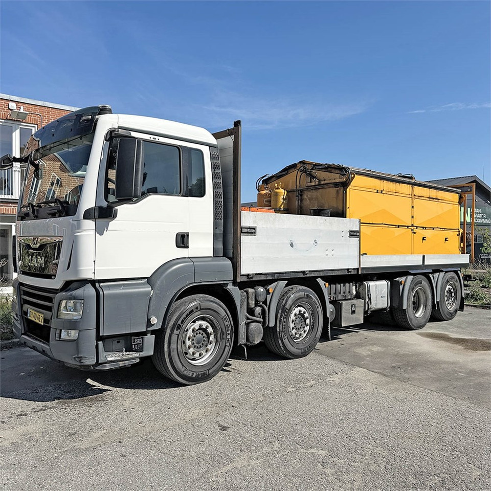 MAN TG 35. 8x2-6 BL - Platós teherautó, Bitumenszóró: 1 kép. MAN TG 35. 8x2-6 BL - Platós teherautó, Bitumenszóró: 1 kép.