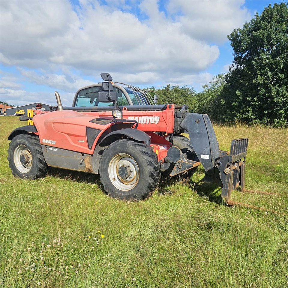 Teleszkópos rakodó Manitou MT 1135: 8 kép.