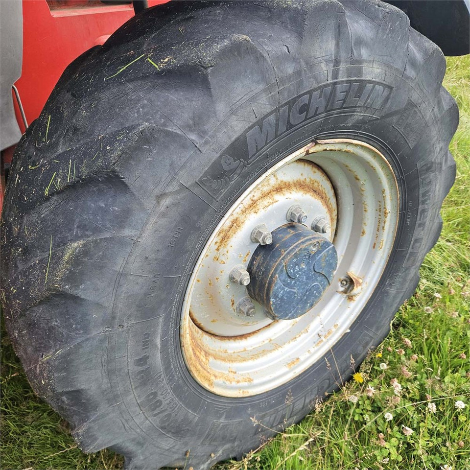Teleszkópos rakodó Manitou MT 1135: 40 kép.