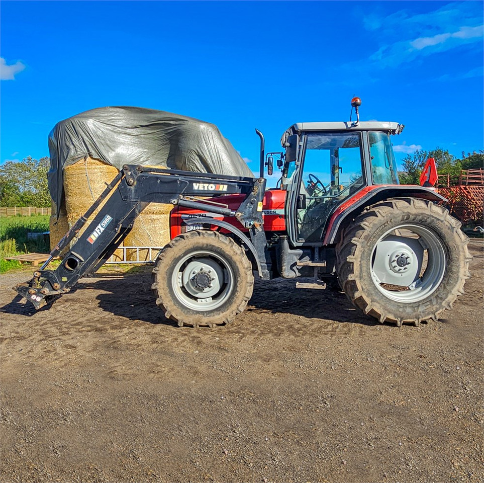 Massey Ferguson 4270 - Traktor: 2 kép. Massey Ferguson 4270 - Traktor: 2 kép.