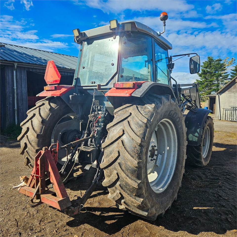 Massey Ferguson 4270 - Traktor: 5 kép. Massey Ferguson 4270 - Traktor: 5 kép.