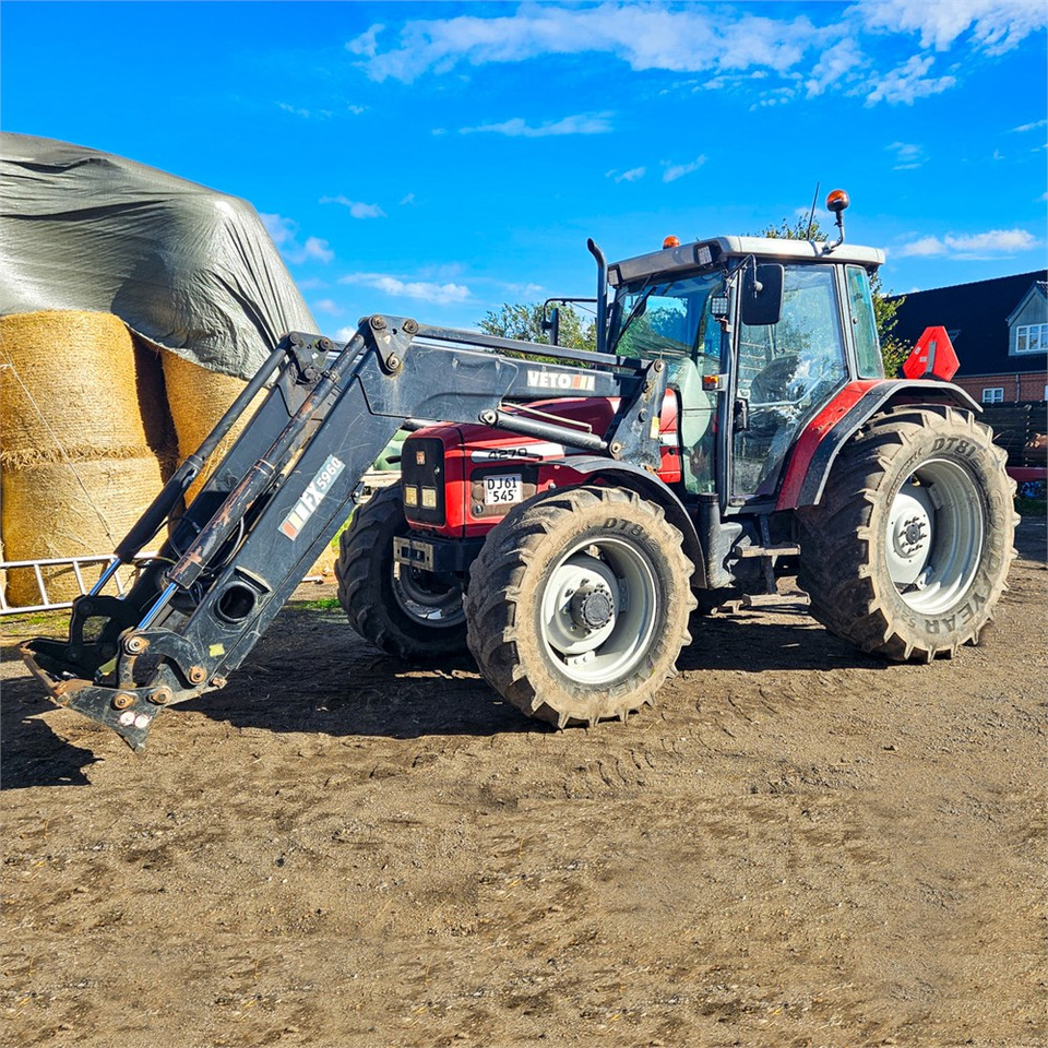 Massey Ferguson 4270 - Traktor: 1 kép. Massey Ferguson 4270 - Traktor: 1 kép.