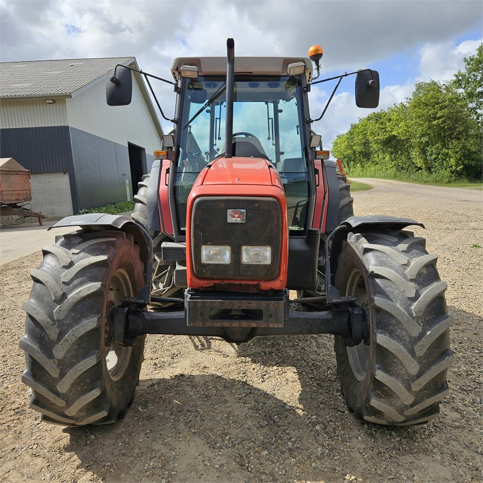 Massey Ferguson 4270 - Traktor: 5 kép. Massey Ferguson 4270 - Traktor: 5 kép.