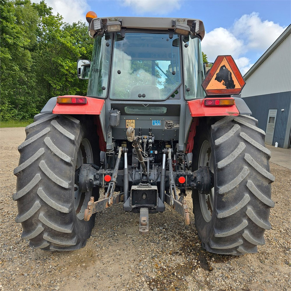 Massey Ferguson 4270 - Traktor: 4 kép. Massey Ferguson 4270 - Traktor: 4 kép.