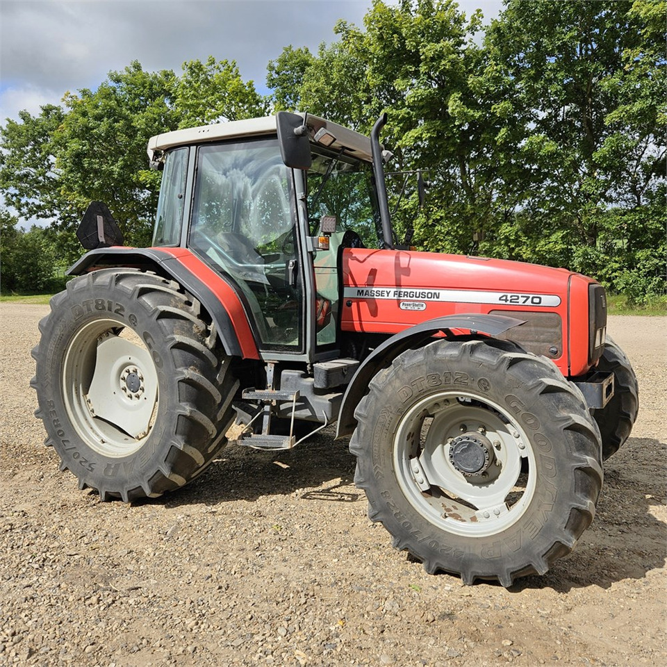 Massey Ferguson 4270 - Traktor: 1 kép. Massey Ferguson 4270 - Traktor: 1 kép.