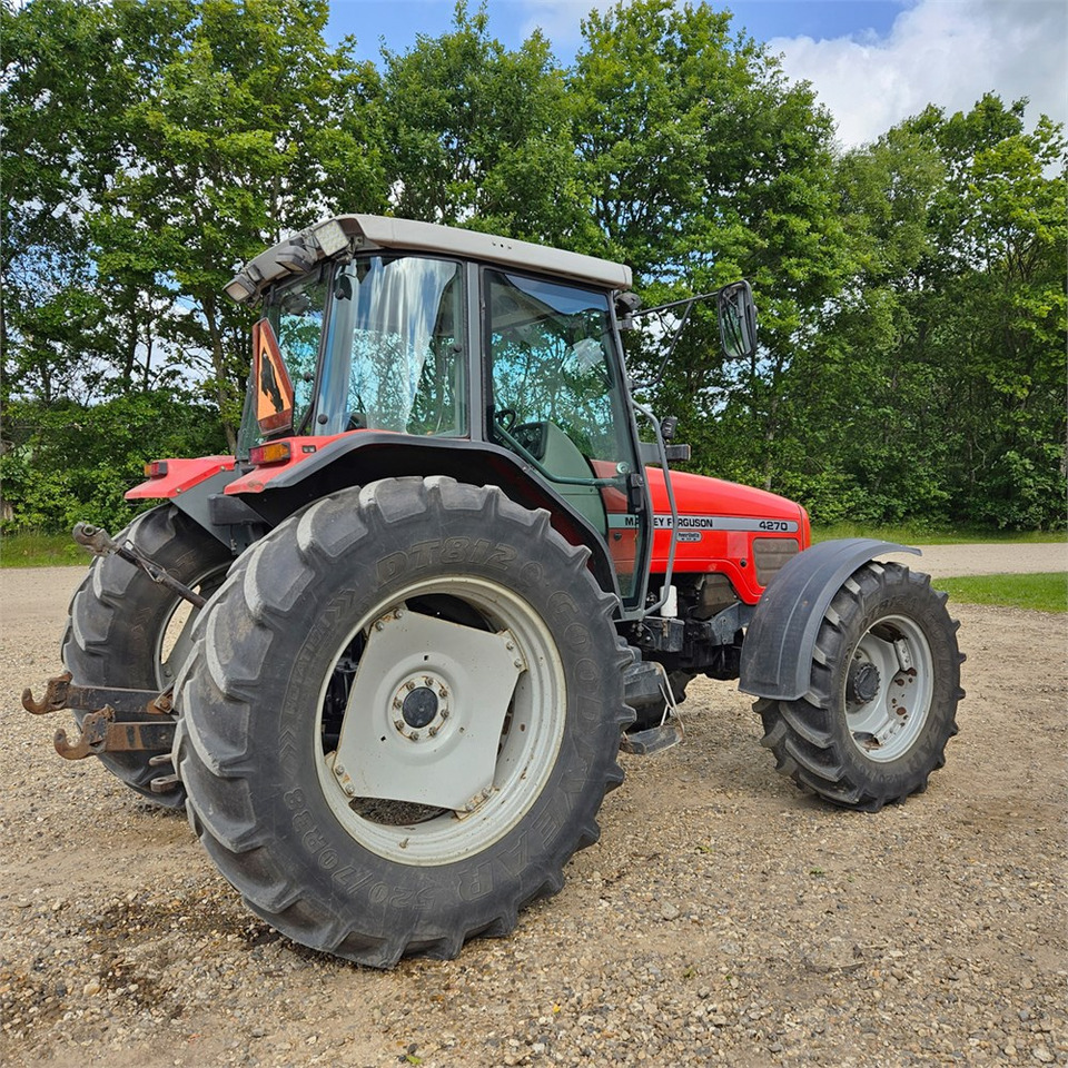 Massey Ferguson 4270 - Traktor: 3 kép. Massey Ferguson 4270 - Traktor: 3 kép.