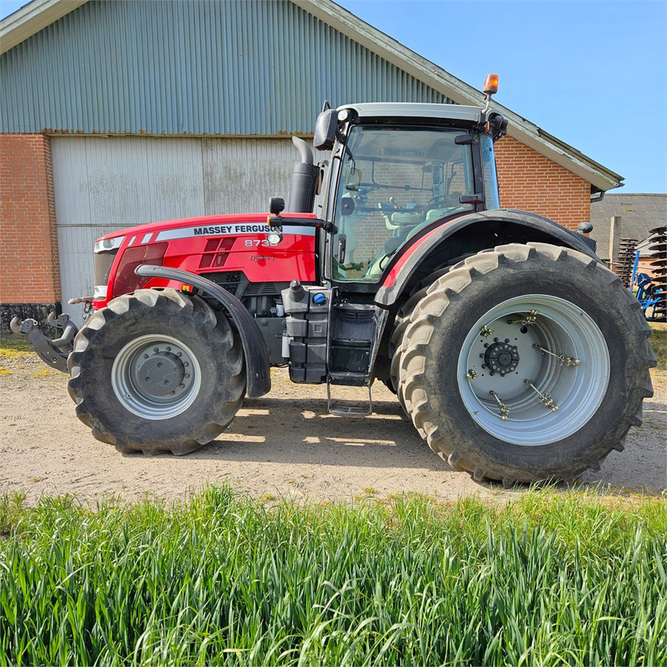 Massey Ferguson 8730 - Traktor: 2 kép. Massey Ferguson 8730 - Traktor: 2 kép.