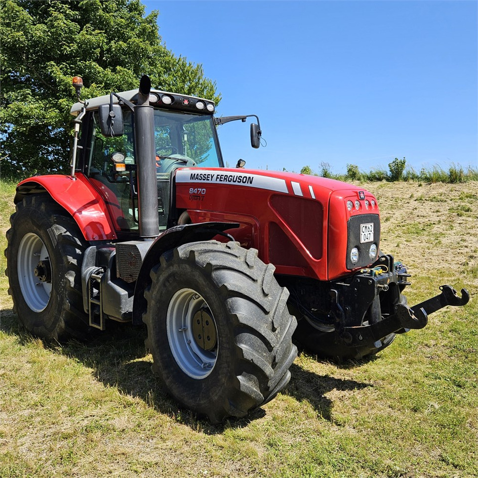 Massey Ferguson MF 8470 Dyna VT - Traktor: 3 kép. Massey Ferguson MF 8470 Dyna VT - Traktor: 3 kép.