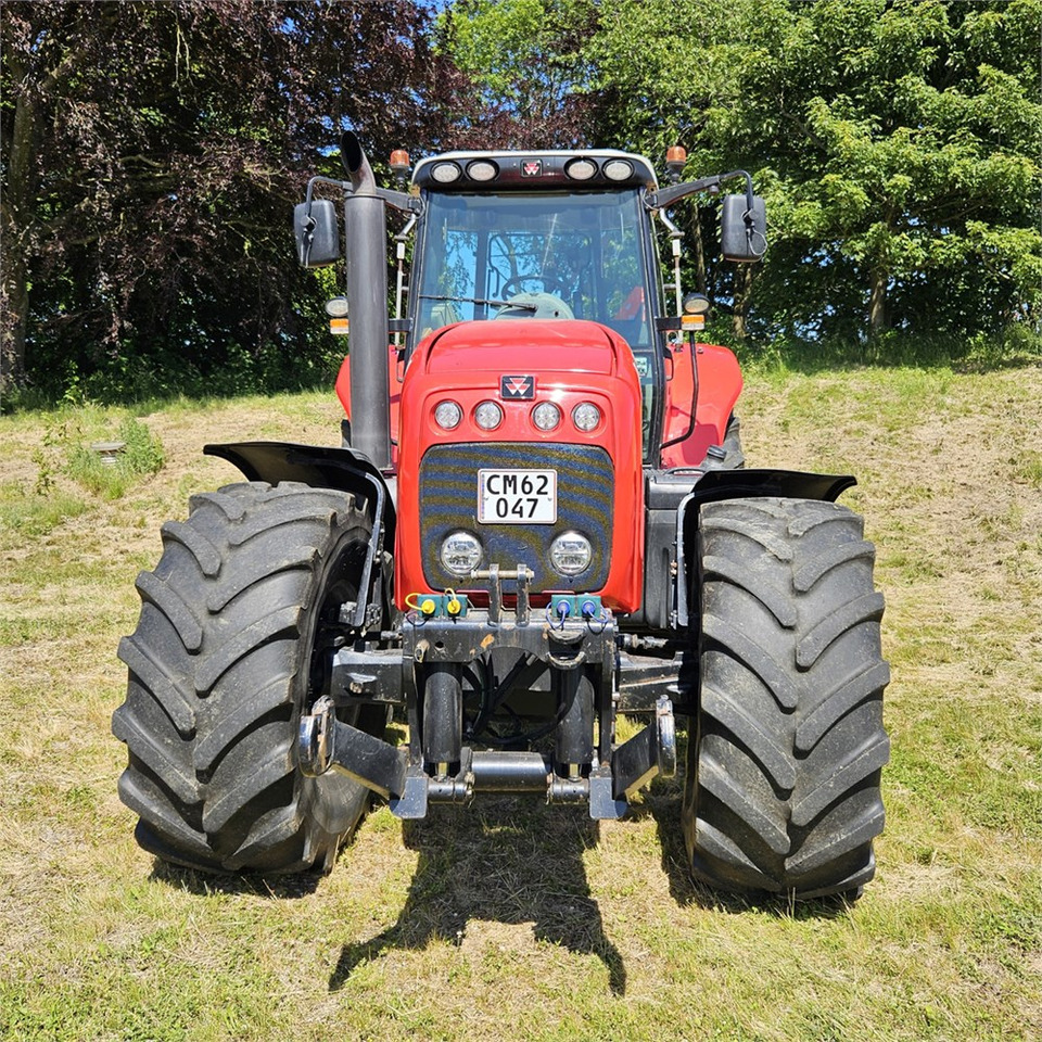 Massey Ferguson MF 8470 Dyna VT - Traktor: 2 kép. Massey Ferguson MF 8470 Dyna VT - Traktor: 2 kép.