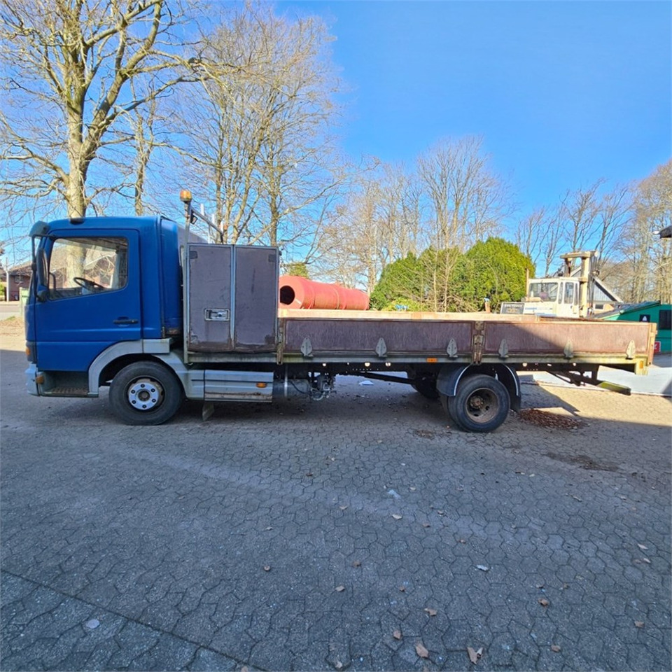 Mercedes ATEGO 817 - Platós teherautó: 2 kép. Mercedes ATEGO 817 - Platós teherautó: 2 kép.