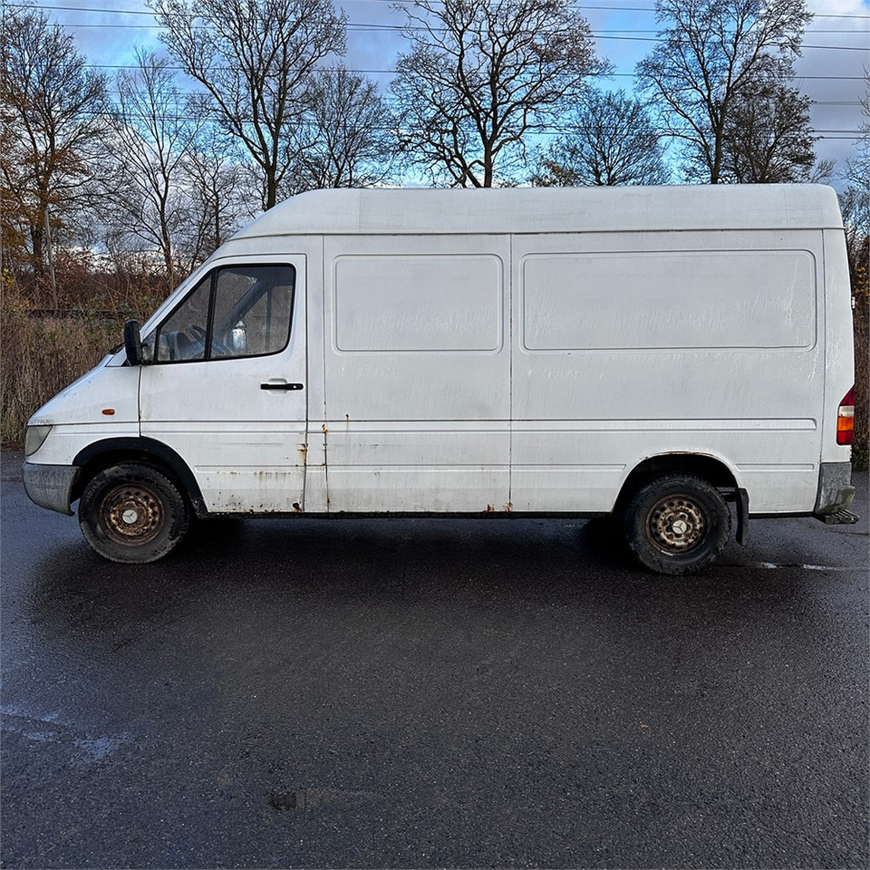 Mercedes SPRINTER 316 CDI-35 - Furgon: 4 kép. Mercedes SPRINTER 316 CDI-35 - Furgon: 4 kép.