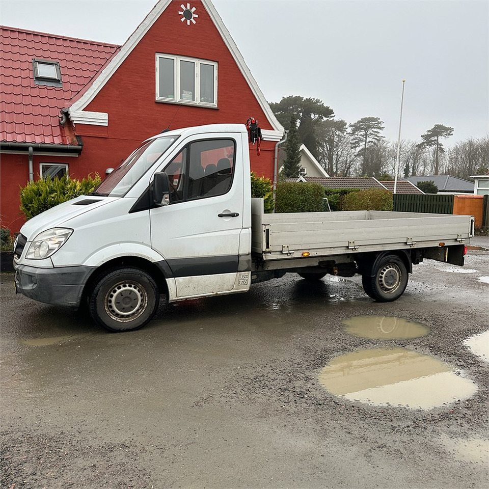 Mercedes SPRINTER 319 CDI - Platós teherautó: 1 kép. Mercedes SPRINTER 319 CDI - Platós teherautó: 1 kép.