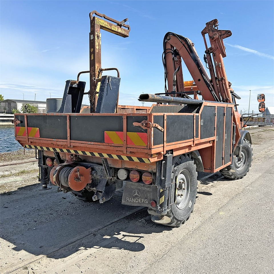 Mercedes Unimog 116 - Darus autó: 2 kép. Mercedes Unimog 116 - Darus autó: 2 kép.