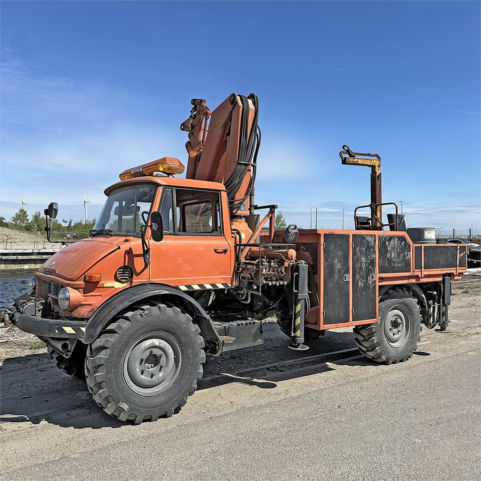 Mercedes Unimog 116 - Darus autó: 4 kép. Mercedes Unimog 116 - Darus autó: 4 kép.