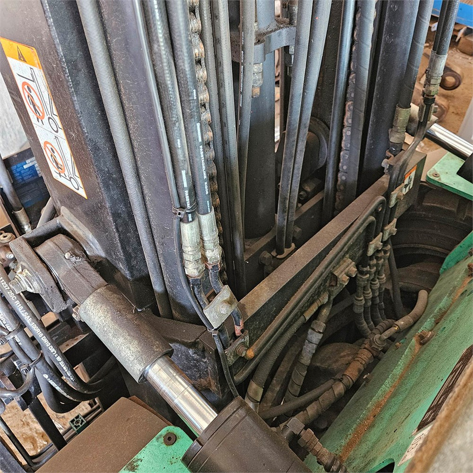Villás targonca Mitsubishi FG35N: 21 kép.