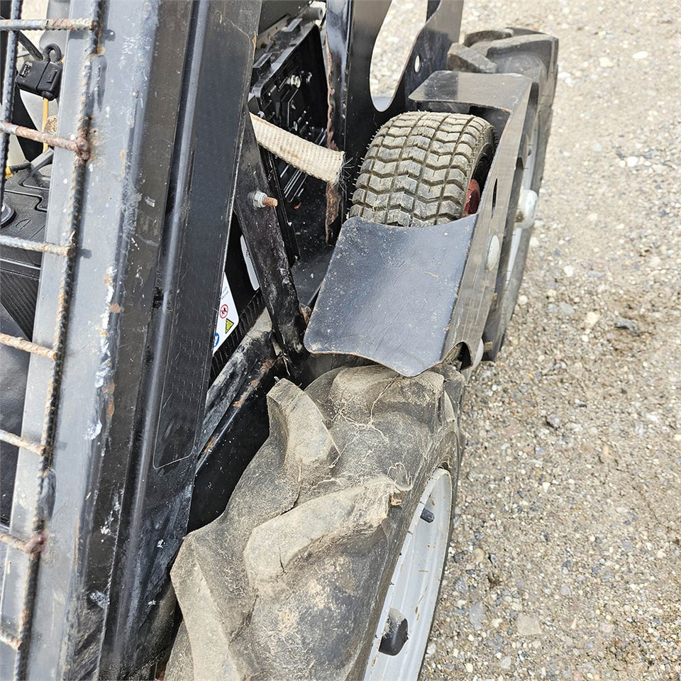 Minidömper Muck-Truck Multilift: 21 kép. Minidömper Muck-Truck Multilift: 21 kép.