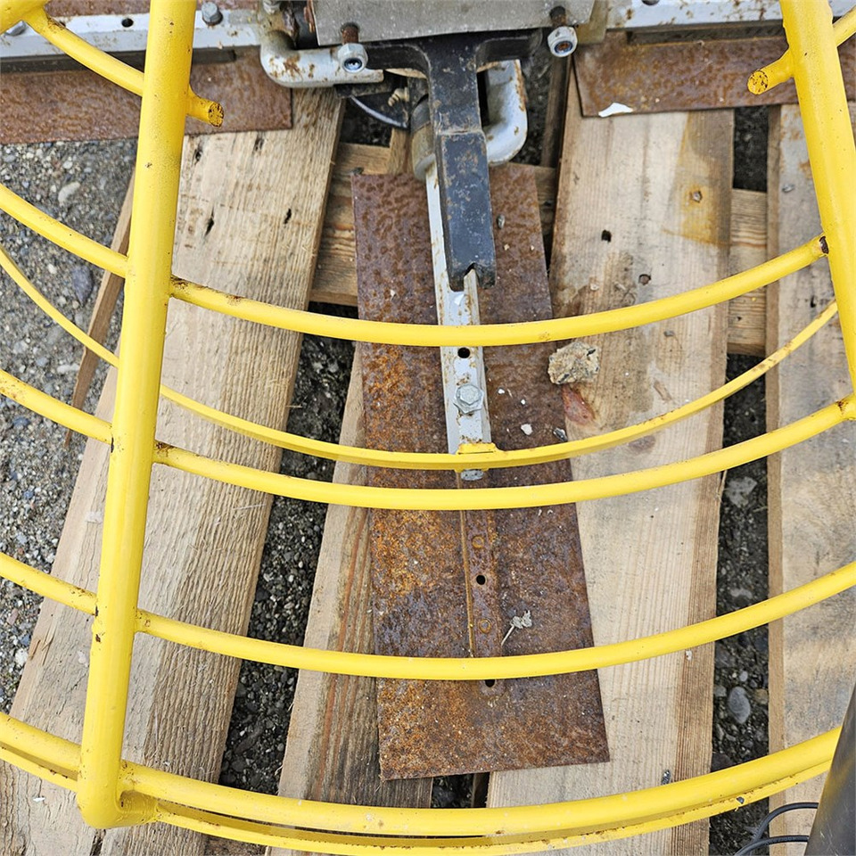 Minidömper Muck-Truck Multilift: 32 kép. Minidömper Muck-Truck Multilift: 32 kép.