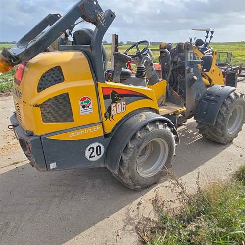 Mustang AL506 - Mini homlokrakodó: 5 kép. Mustang AL506 - Mini homlokrakodó: 5 kép.