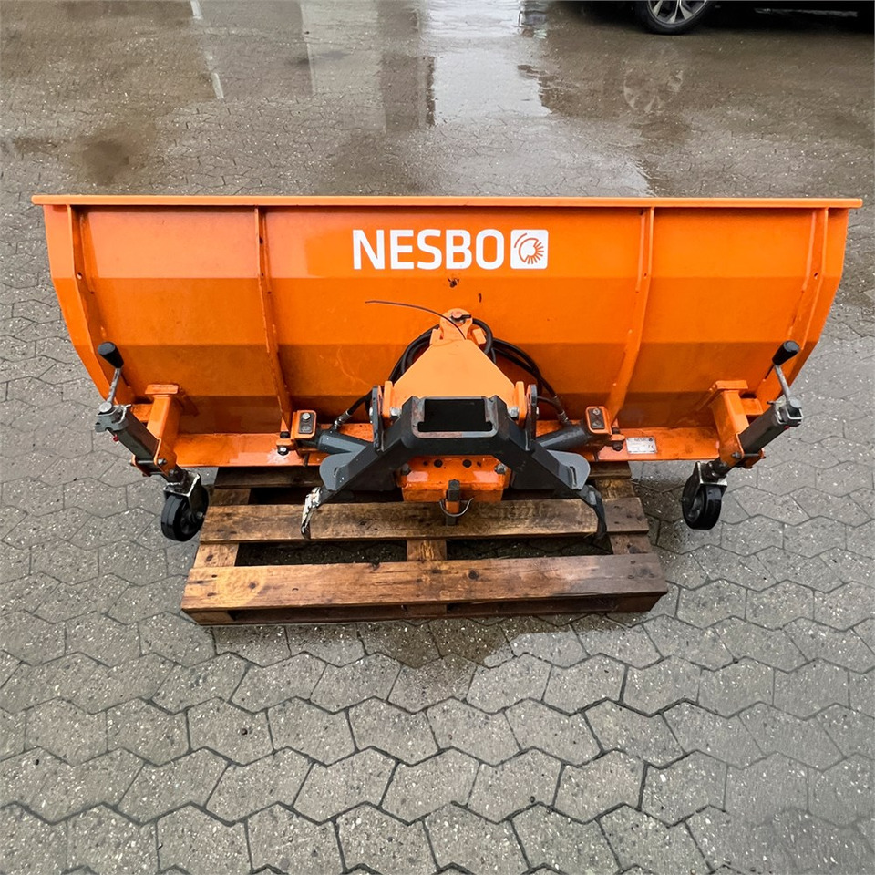 Nesbo PS 1750 M - Hóeke: 3 kép. Nesbo PS 1750 M - Hóeke: 3 kép.