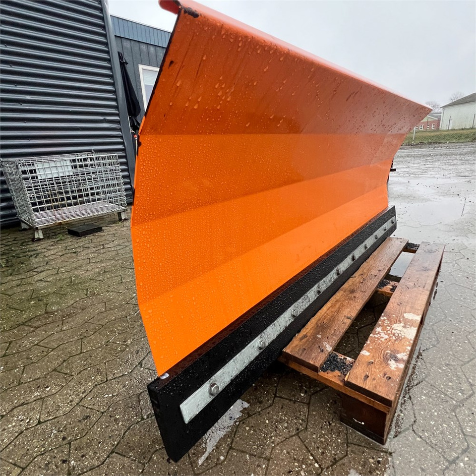 Nesbo PS 1750 M - Hóeke: 5 kép. Nesbo PS 1750 M - Hóeke: 5 kép.