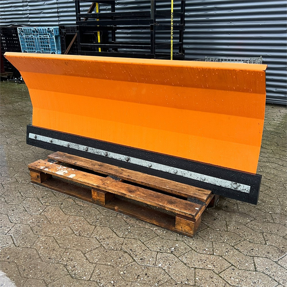 Nesbo PS 1750 M - Hóeke: 1 kép. Nesbo PS 1750 M - Hóeke: 1 kép.