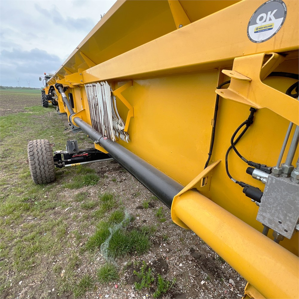 Betakarító gép New Holland 41V: 22 kép.