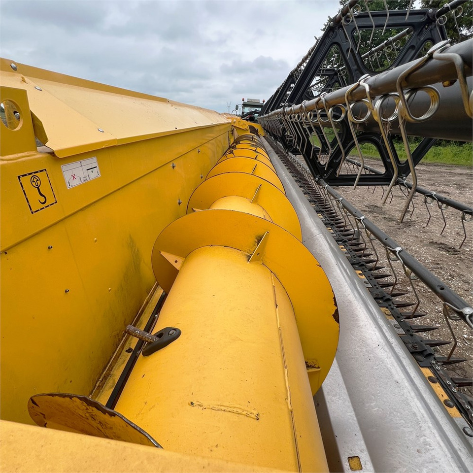Betakarító gép New Holland 41V: 15 kép.