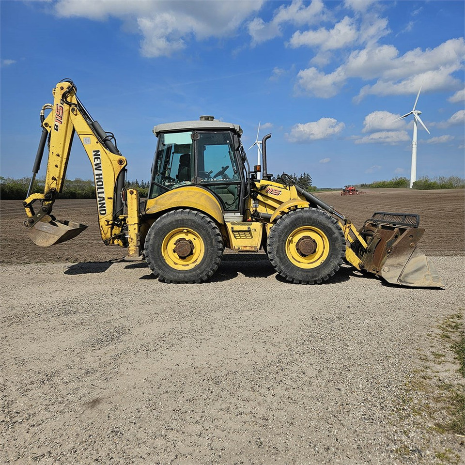 New Holland B115 B - Kotrórakodó: 3 kép. New Holland B115 B - Kotrórakodó: 3 kép.