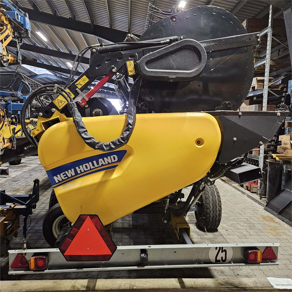 New Holland CT14 - Betakarító gép: 5 kép. New Holland CT14 - Betakarító gép: 5 kép.