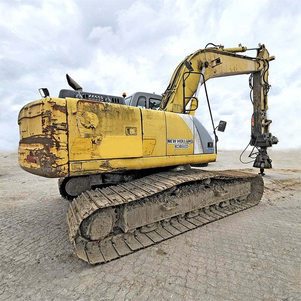 New Holland E265 - Lánctalpas kotró: 3 kép. New Holland E265 - Lánctalpas kotró: 3 kép.