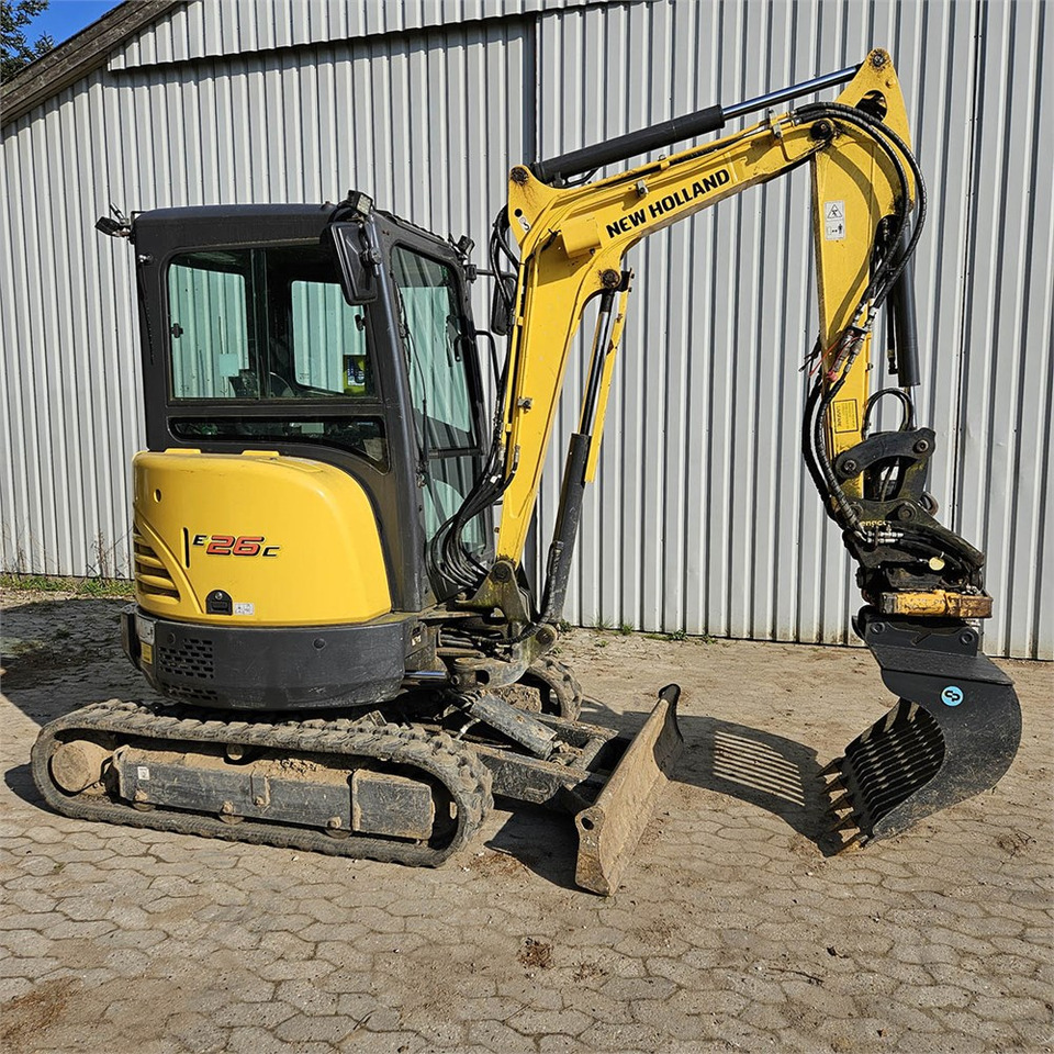 New Holland E26C - Minikotró: 4 kép. New Holland E26C - Minikotró: 4 kép.