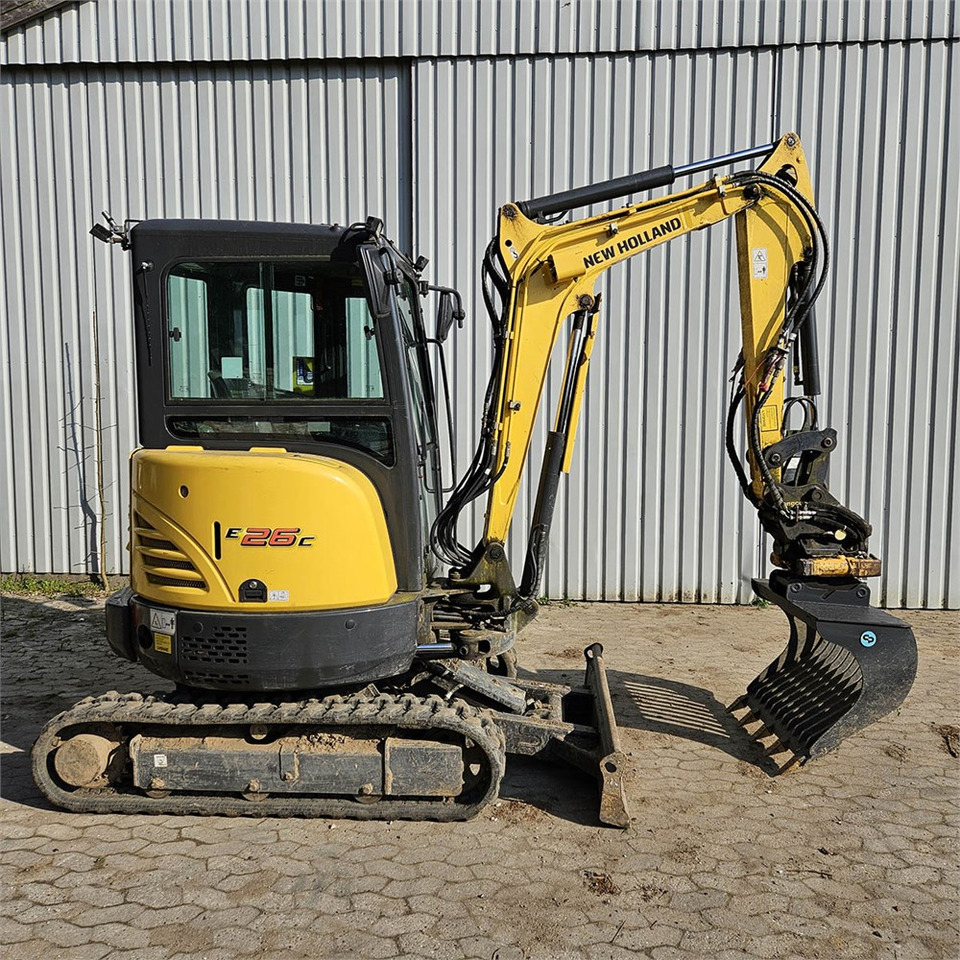 New Holland E26C - Minikotró: 5 kép. New Holland E26C - Minikotró: 5 kép.