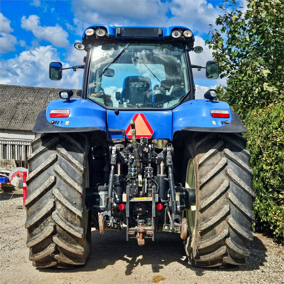 New Holland T8.390 - Traktor: 4 kép. New Holland T8.390 - Traktor: 4 kép.