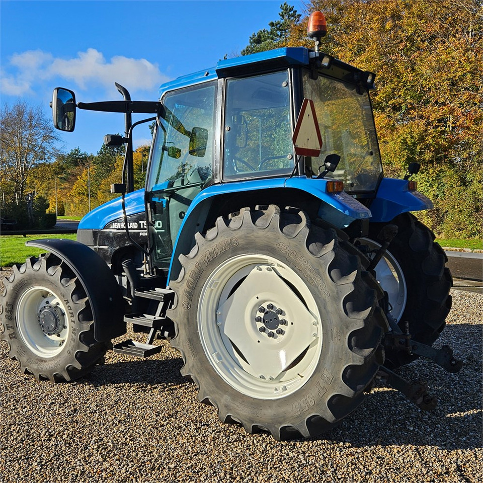 New Holland TS 100 - Traktor: 4 kép. New Holland TS 100 - Traktor: 4 kép.