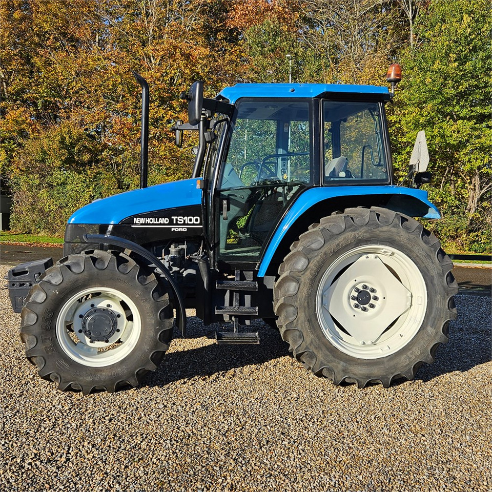 New Holland TS 100 - Traktor: 3 kép. New Holland TS 100 - Traktor: 3 kép.
