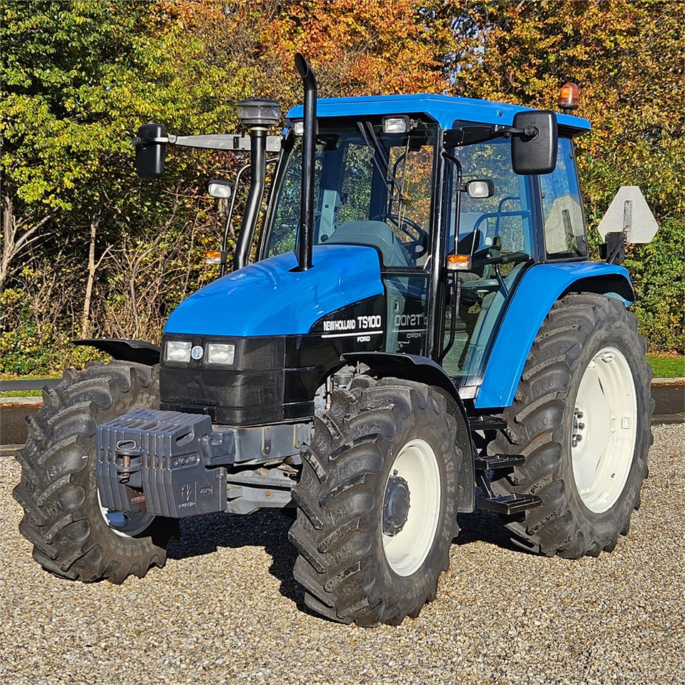 New Holland TS 100 - Traktor: 2 kép. New Holland TS 100 - Traktor: 2 kép.