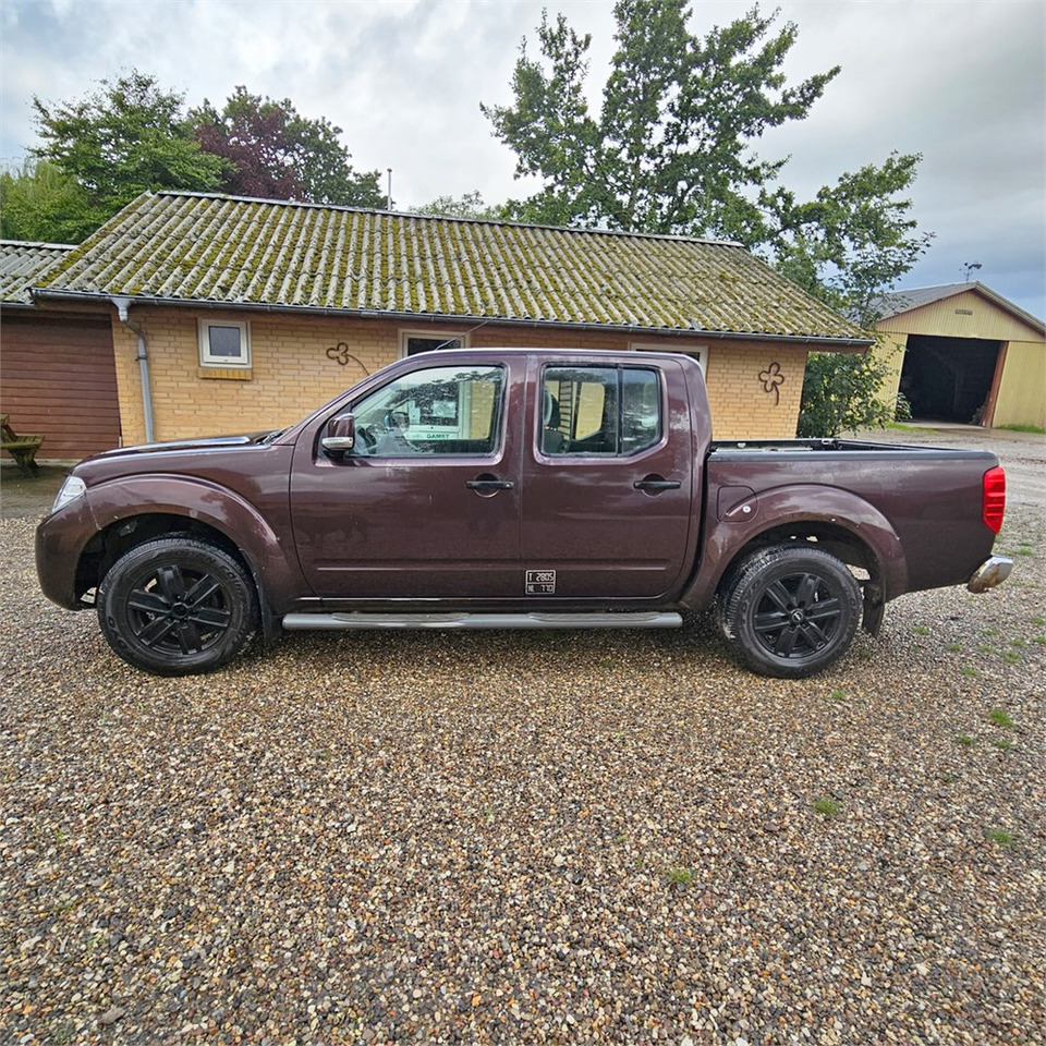 Nissan Navara 2,5 Dci Dc 4wd - Pickup: 2 kép. Nissan Navara 2,5 Dci Dc 4wd - Pickup: 2 kép.