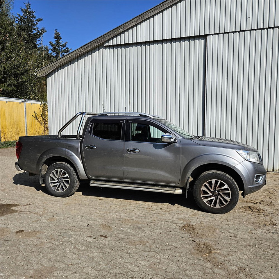 Pickup Nissan Navara: 7 kép.