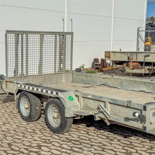 Nugent P3718 - Autó utánfutó: 1 kép. Nugent P3718 - Autó utánfutó: 1 kép.