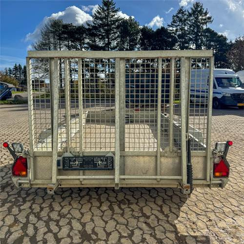 Nugent P3718 - Autó utánfutó: 4 kép. Nugent P3718 - Autó utánfutó: 4 kép.