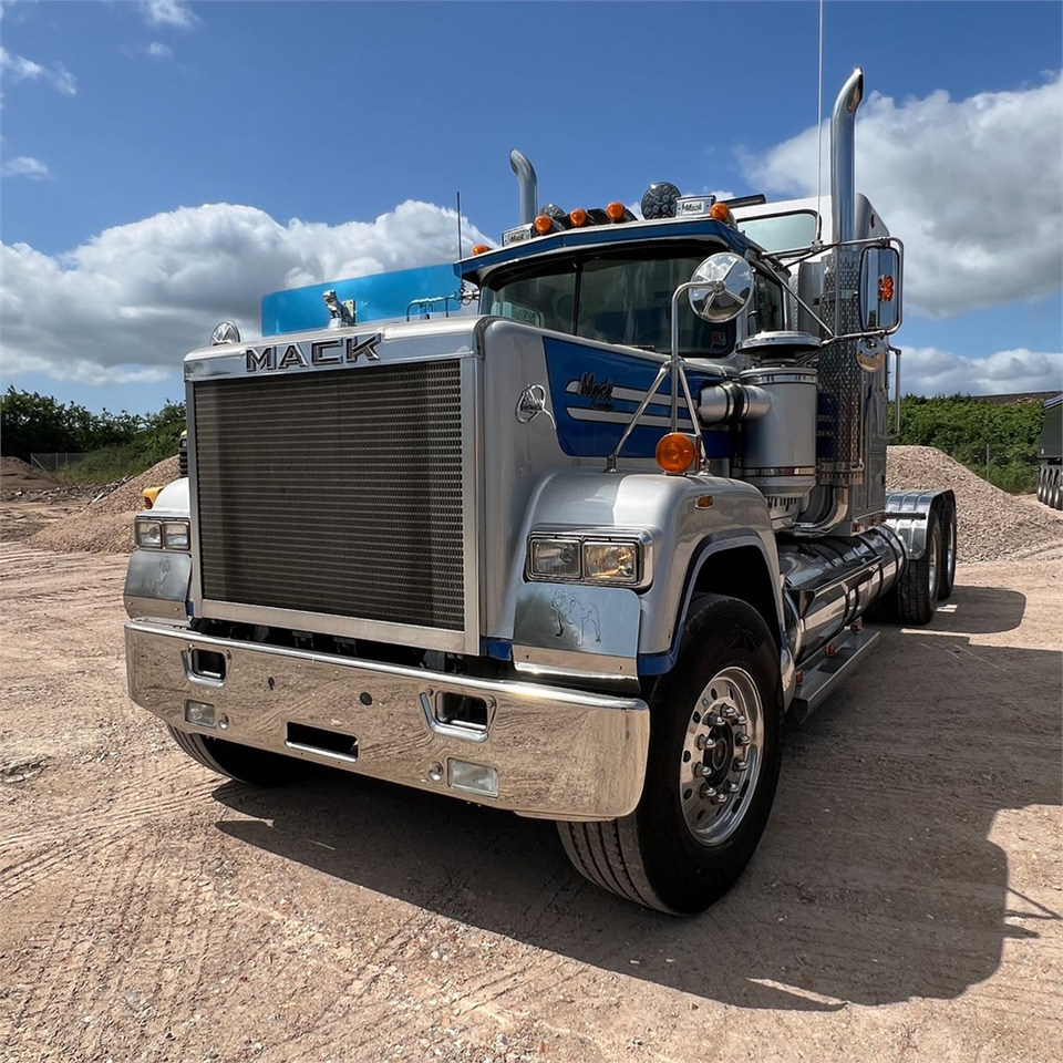 Mack Superliner lízing Mack Superliner: 10 kép.